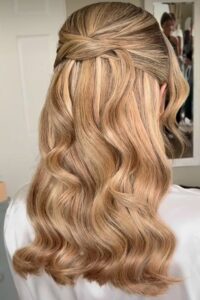 soft romantic half up half down hairstyle with loose waves (1)