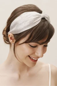 Headband Hairstyles: 15 Chic Ways to Wear One classic headband with hair down