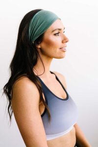 Headband Hairstyles: 15 Chic Ways to Wear One wide headband for workouts
